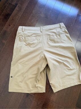 Lululemon Classic Fit Golf Shorts 10” Inseam Tan Size 34 Baggy Fit
